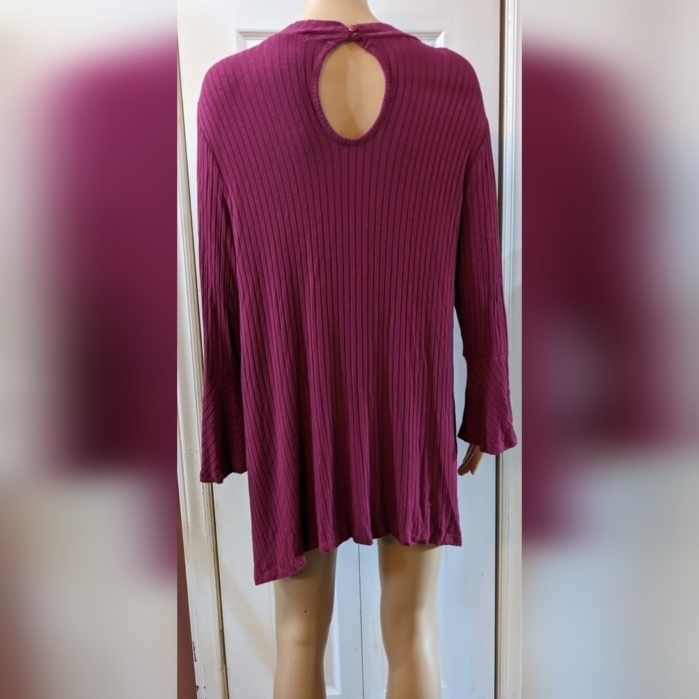 Pre-owned absolutely famous beautifully designed neckline shirt, size XL, TD - Picture 2 of 4